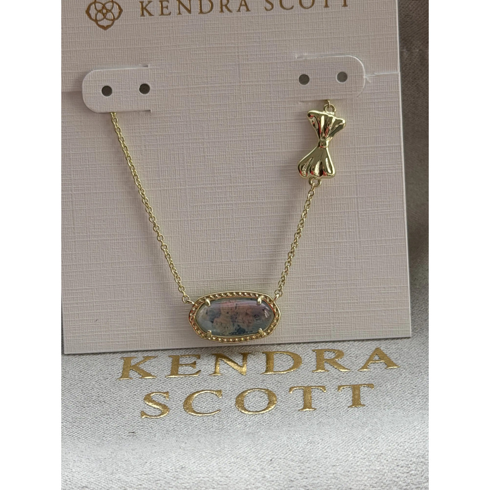 Kendra Scott pendant necklace